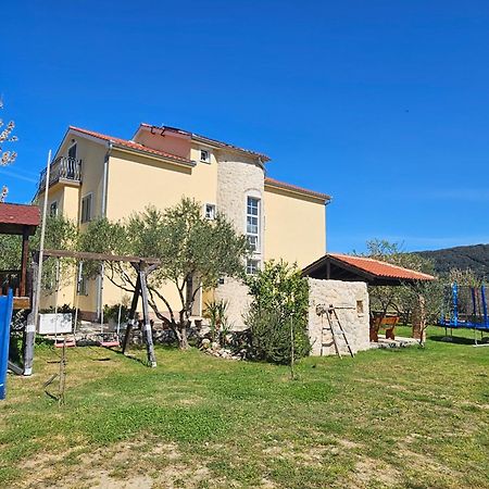 Apartments Batistic سوبيتارسكا دراغا المظهر الخارجي الصورة