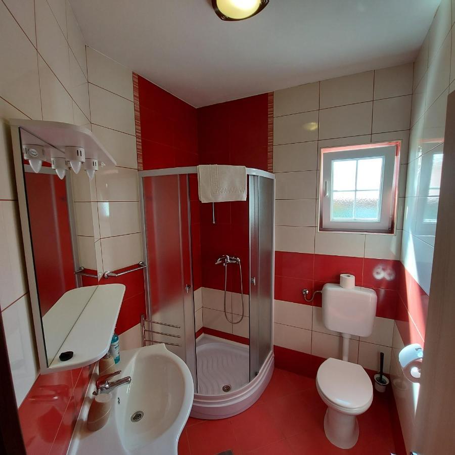Apartments Batistic سوبيتارسكا دراغا المظهر الخارجي الصورة